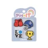 Pin It Play Hard +4 pin omaggio